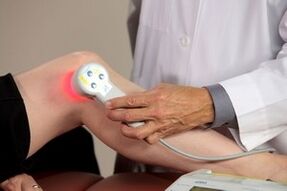 Lasertherapieprocedure voor artrose van de gewrichten