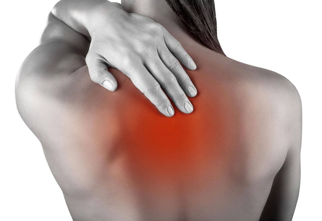 Rugpijn in het schouderbladgebied veroorzaakt door ziekte of letsel